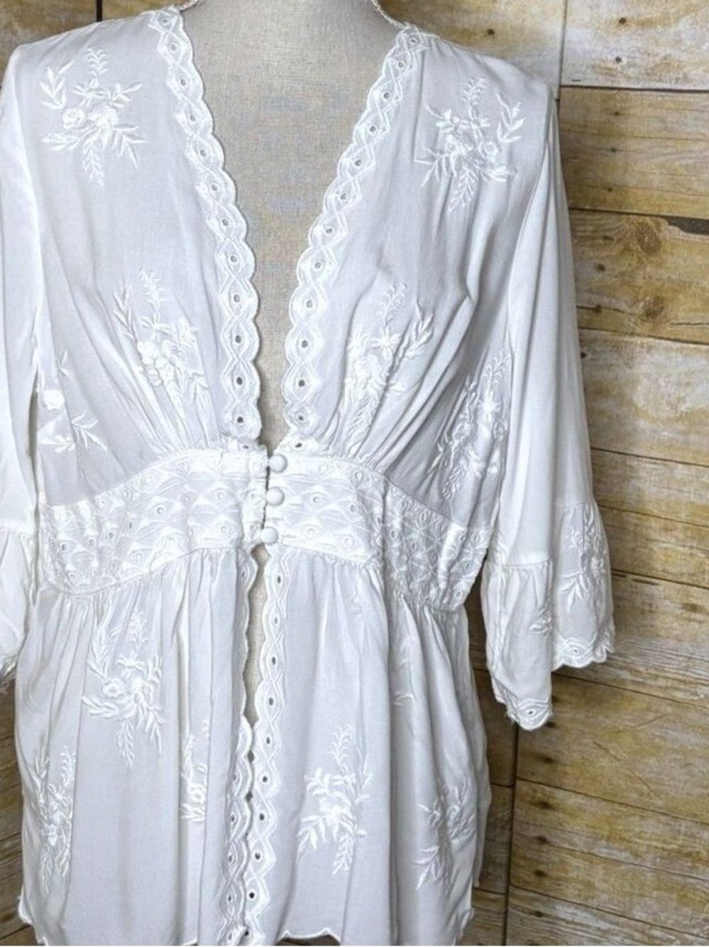 White Embroidered Lace-Trim Women's Robe